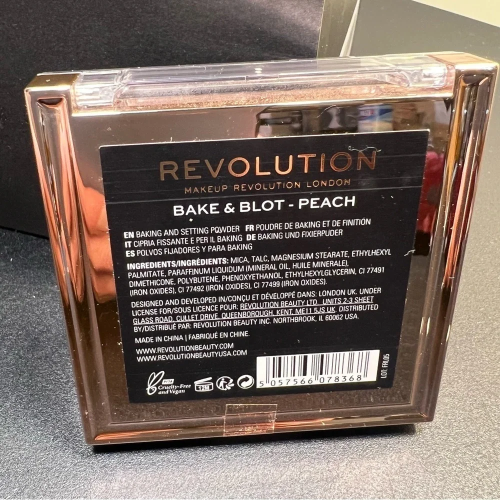 Revolution Bake & Blot Powder - Peach